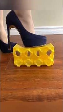 Crushing kick in high heels! Crush fetish! Trample! ASMR. Trampling on sandals. Heels crushing