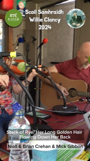 63 reactions | SCOIL SAMHRAIDH WILLIE CLANCY Niall & Brian Crehan & Mick Gibbon le Stack of Rye/ Her Long Golden Hair Flowing Down Her Back #ceol #rnag #gaeilge #trad #willieclancy #ceolgaelach #sráidnacathrach #milltownmalbay #willieweek #beo | Raidió na Gaeltachta (Oifigiúil) | Facebook