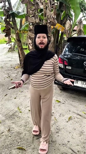 Ular besar makan bus