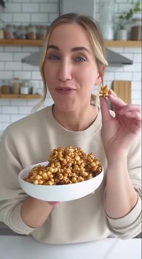 Easy 10-Minute Caramel Popcorn Recipe: Get that Movie Theater Crunch at Home! #PopcornRecipe
