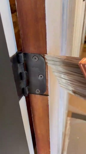 How to Paint Around Door Hinges — Best Method for Clean Results