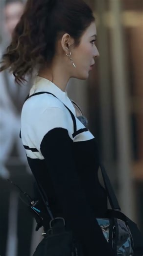 Street Fashion Style 😍#beautifulladystyle #fashiontrends #streetfashion #fashionstyle #outfits