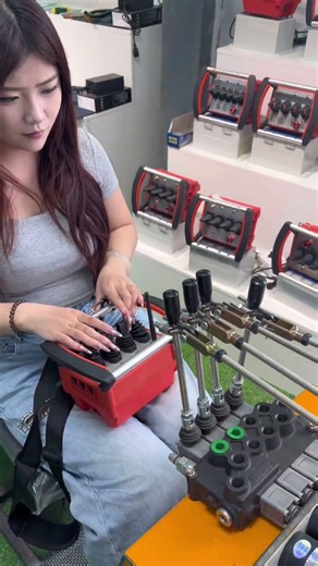 Wireless Remote Control for Truck Crane – Safe and Efficient Lifting #automobile #tools #machine