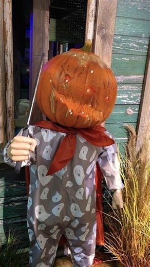 Is this the creepiest pumpkin kid ever? 👻 #Halloween #scary