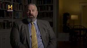 2.5M views · 88K reactions | La MS13 es una organización delictiva depredadora que vive fundamentalmente de la extorsión, sin embargo, la resistencia de la banda se debe a sus fuertes vínculos sociales, que se crean y refuerzan a través de actos de violencia dirigidos principalmente contra sus rivales y entre ellos.  Todo esto y más en tu pantalla de History #CrónicasDeLaMafia | HISTORY | Facebook