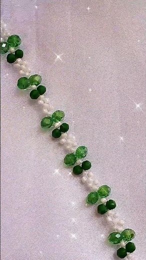 🌸 Easy Crystal Bead Flower Chain Tutorial | DIY Green & White Beaded Bracelet | Crystal Moti Crafts