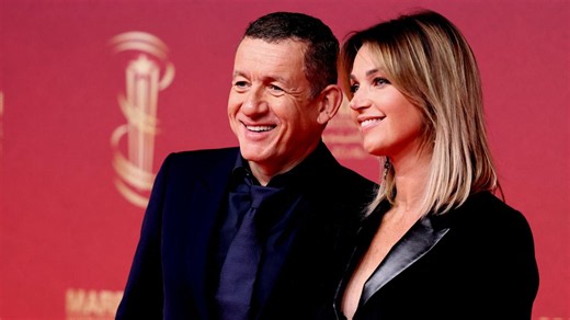 Dany Boon en couple avec Clara, de 16 ans sa cadette : dix ans de complicité transformés en une tendre histoire d’amour