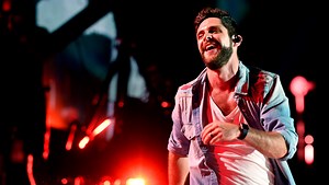 ‘That was a fun night’: Thomas Rhett recalls that time he brought Ashton Kutcher on stage at Kinnick Stadium