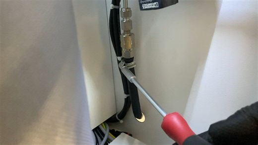 如何清洗 LABstar手套箱的单向阀？How to clean the check valve of a LABstar Glovebox?