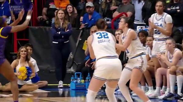 Gabriela Jaquez knocks down a huge 3 for UCLA