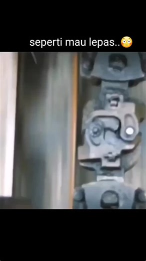 Sambungan Gerbong Kereta Api: Proses Pemasangan dan Risiko