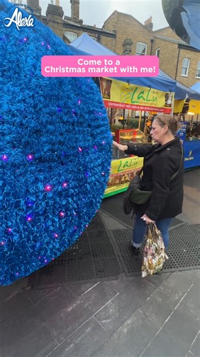 Learn French With Alexa on Instagram: "Come to the Greenwich Christmas Market with Alexa! 🎄 _______________ French transcript: Rejoignez-moi pour une visite au marché de Noël ! Dans les magasins, il y avait beaucoup d'articles sur le thème de Noël. J'ai particulièrement aimé le magasin de chaussures, où j'ai trouvé des chaussures avec un très joli motif. Partout où l'on regardait, il y avait des lumières et des décorations, et j'ai repéré de nombreux sapins de Noël différents. À l'un des stands