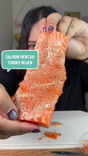Delicious Salmon Tobiko with Sesame for 150,000