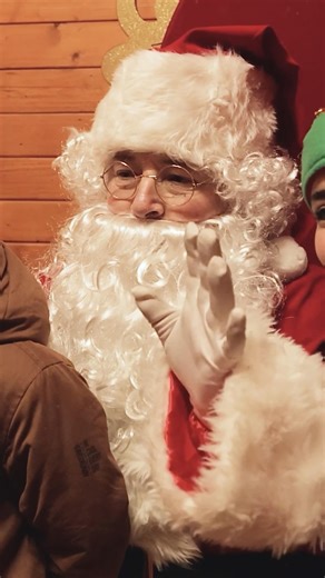 47 reactions |  Le Marché de Noël de Reims en France revient ! Du 26 nov. au 28 déc., vivez un mois de féérie !✨ Découvrez 150 chalets gourmands, créatifs et festifs   Petit train gratuit pour faire briller les yeux des enfants Rencontrez le Père Noël dans son chalet magique  Prêts pour la magie de Noël ? | Ville de Reims | Facebook