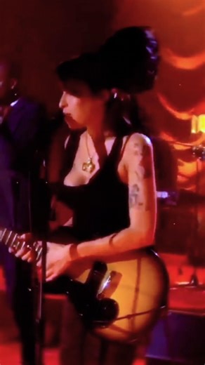 Amy Winehouse: Rare footage of her iconic stage presence. #shorts #amywinehouse