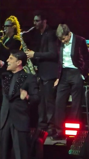 Gianni Morandi & Sal da Vince live in Rome. #concert #morandi #italiansinger #italianmusic