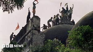 Babri mosque: India court acquits BJP leaders in demolition case