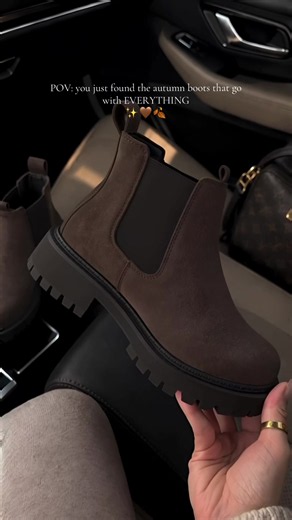 The chunky brown Chelsea boots I’ll be living in this season 😭🤎 so easy to style with leggings, jeans or cosy knits. Such an autumn staple 🍁✨ #boots #autumn #shoes #style #fashiontiktok