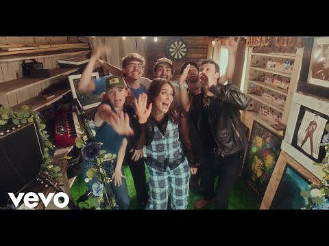 Franni Cash - Misfit (Official Music Video)