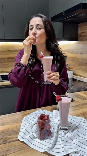 Unbelievably Creamy Strawberry Milkshake! 🍓 #shorts