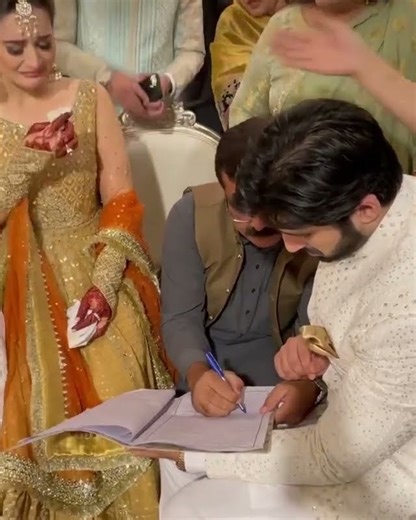 aiman Khan crying on Minal Khan's nikkha #minalkhan #wedding #aimankhan #viral #showbiz #bride#trend