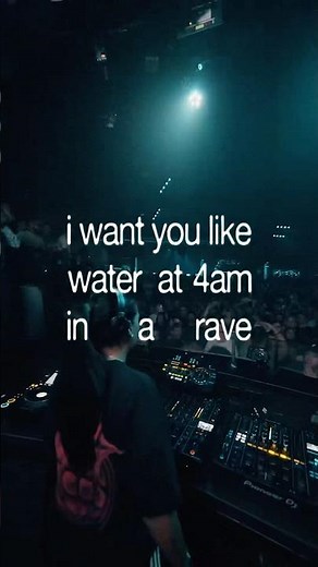 Hannah Laing - 4am In A Rave