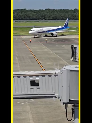 お見送りとともに出発ANA321機