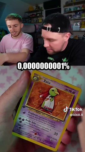 Ouverture exceptionnelle d'un Booster Pokémon Néo Génésis