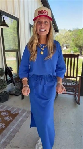 Awesome 2 piece set💙so comfortable!! Color is amazing!! 95% cotton & stretchy!!