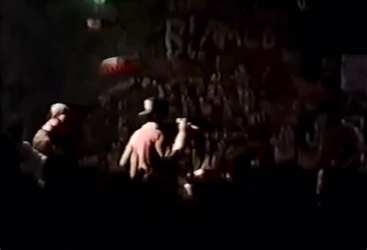 Green day Austria 🇦🇹 on Instagram: "“Longview” 1992 Version at the 924 Gilman. During 1992 performances at 924 Gilman Street, Green Day played versions of “Longview” with lyrics still in development. In these early live versions, some parts of the lyrics were improvised or contained lines that never made it to the studio version. well we know that they are also good at improvising hahaha😅🔥🤘🏻💚 #greenday #billiejoearmstrong #trecool #mikedirnt #greendayaustria"