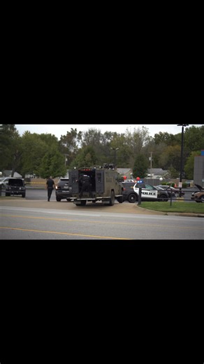 10-28-2025: Springfield,Mo. Swat arrives on scene of a man barricaded in a car with guns threatening suicide at Car Mart on Sunshine. | RNN News