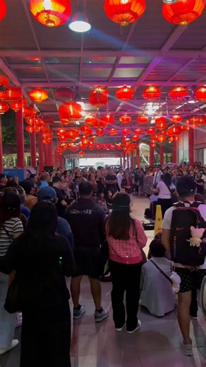 First time to see a busker being surrounded by a large crowd here at SM North. Also, our first time to see a busker singing worship songs, and the crowd was singing along! 😊 Had to search who she was and found out it was Ms. Kate Torres - a busker/worshiper who sings for her ausome child’s therapy 😊 | Teacher Adz