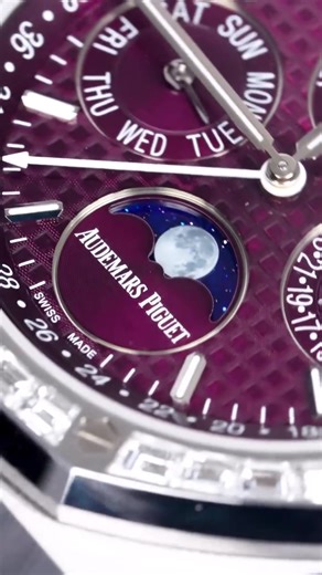 Royal Oak Perpetual Calendar: Time and Moon Tracking