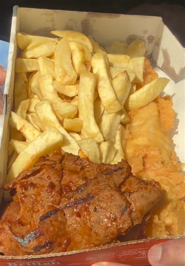 YEMINI FISH AND CHIPS SHOP IN BIRMINGHAM? @Cod City Official These guys have got branches in Sparkhill, Coventry Road and Wolverhampton 📍 #fishandchips #birmingham #donner #munchbox #halalmunchies