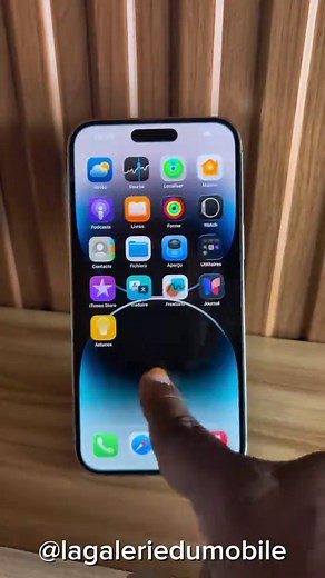 📱 Astuce iPhone Vous avez remarqué que l’écran de votre iphone reste allumé même quand le téléphone est verrouillé ? Dans cette vidéo, je vous montre comment désactiver cette fonctionnalité en quelques secondes pour économiser la batterie 🔋 #astuces #iphone