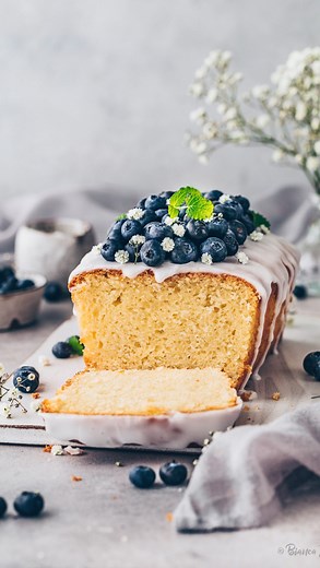 Bianca Zapatka on Instagram: "The easiest vegan cake ever! 😍 It’s fluffy, moist, delicious and very easy to make using simple ingredients and 10 minutes prep. Top it with lemon glaze, berries or other toppings! 🍋🫐 👉🏻 Find the RECIPE on my blog - click the link in my bio or here: https://biancazapatka.com/en/vegan-loaf-cake/ Happy Friday, my dears! 😘 🇩🇪 Dieser einfache vegane Rührkuchen ist perfekt für das Wochenende! 😍 Er ist fluffig, saftig, total lecker und mit wenigen Zutaten und nur