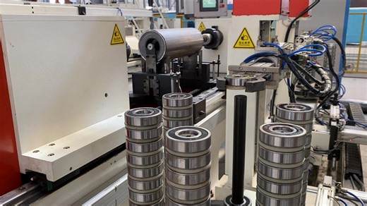 𝐁𝐞𝐚𝐫𝐢𝐧𝐠 & 𝐒𝐞𝐚𝐥𝐢𝐧𝐠 𝐒𝐭𝐨𝐫𝐚𝐠𝐞 𝐑𝐚𝐜𝐤 𝐢𝐧 𝐅𝐮𝐥𝐥𝐲 𝐀𝐮𝐭𝐨𝐦𝐚𝐭𝐞𝐝 𝐀𝐬𝐬𝐞𝐦𝐛𝐥𝐲 𝐋𝐢𝐧𝐞 | 𝐎𝐫𝐠𝐚𝐧𝐢𝐳𝐞𝐝, 𝐄𝐟𝐟𝐢𝐜𝐢𝐞𝐧𝐭 & 𝐇𝐢𝐠𝐡-𝐒𝐩𝐞𝐞𝐝 𝐏𝐫𝐨𝐝𝐮𝐜𝐭𝐢𝐨𝐧 📞 WhatsApp: (774) 636-0950 The Bearing and Sealing Storage Rack is an essential component of a fully automated conveyor roller assembly line, designed to store, organize, and supply bearings and sealing caps with perfect timing and accuracy. This automated storage system ensures a continuous flow 