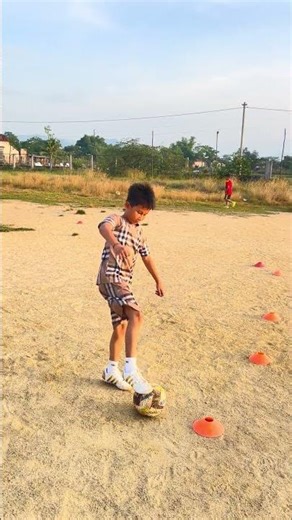 Nhap | フットボール| Practice dribbling and shooting | #shorts #Futebol #サッカー #footbal#trending #soccer