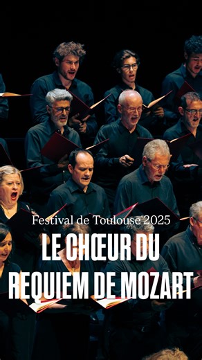 Au cœur du Requiem de Mozart, le chœur Nota Bene a donné toute sa force à l’œuvre. Portées par la direction de Delphine Armand, ces voix ont façonné la dramaturgie du concert : un souffle collectif, précis et vibrant, qui a fait résonner le Théâtre de la Cité durant le Festival de Toulouse 2025 🎶🦉🗣️ | Festival de Toulouse