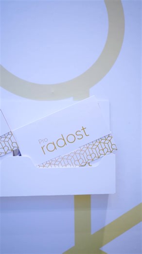 🎄 Hledáte dárek, který potěší opravdu každého? 🎁 Dárková karta do Futura je sázka na jistotu. ✨ Pod stromečkem udělá radost a po svátcích si obdarovaný v klidu vybere přesně po čem touží 💛🛍️ | OC FUTURUM Hradec Králové