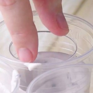 Prima riempi il bicchierone e poi infilaci un bicchierino... 😋 Salva il pin: https://bit.ly/2NVllvI Leggi il procedimento qui: https://youtu.be/sqYdT_obyDI | Per Davvero