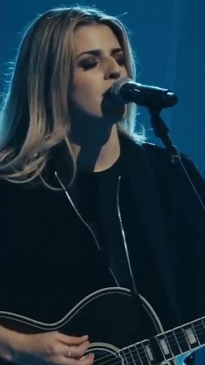 Who You Say I Am - Hillsong Worship (Lyrics)