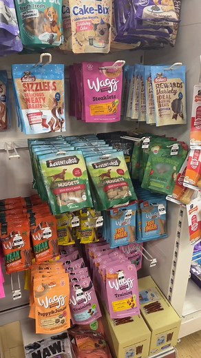 Finally a proper gift to gift your best friend! Buddylicious Christmas Advent Bundle is perfect to get into the Christmas spirit with your pup! | Buddylicious