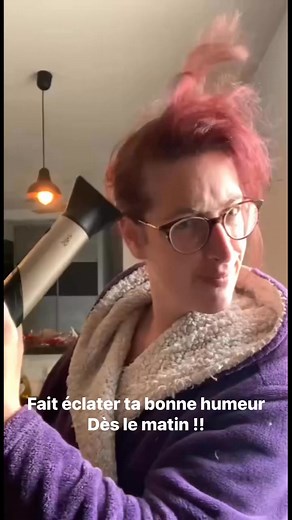 Tu n’as pas besoin d’une longue journée pour faire péter ton bonheur ! Ton brushing réussi dès le matin c’est possible ! Adopte cette pépite ✨✨ 4x55€ sans frais ‼️ C’est les BLACK DAYS et dimanche c’est fini ⚠️ Alors go shopper ton allié bonne humeur dans le 1 commentaire #cheveuxlisses #sechecheveux #Boucleur #cheveuxboucles #brushing #cheveuxlongs #cheveuxcourts #cheveuxcrepus #blackdays #Blackfriday #promo #noelapproche #ideescadeauxnoel #cadeaunoel #cadeauoriginal | Soso Coeuret