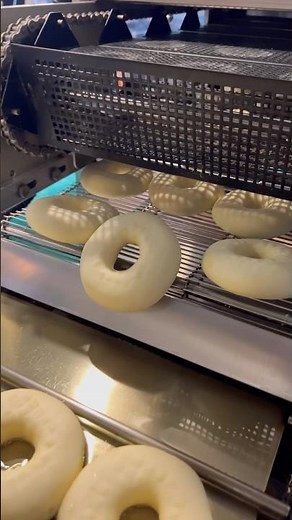 Patented Donut Machine?! Watch This Crazy Donut-Making Process!