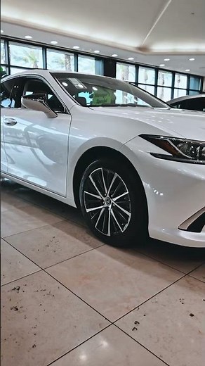 2025 Lexus ES 300h – Where Hybrid Efficiency Meets Luxury Comfort