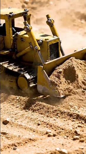 All-Terrain Resistance: DIY Mini Bulldozer Design Operates Despite Sand and Dust.