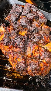 Paleta de cerdo para cerdo desmenuzado,pork butt for pulled pork, Receta: . 8LB Paleta de cerdo(pork butt) . Sal al gusto . Pimienta de grano . Sazón en polvo o rub de tu gusto . 4 Cucharadas de ajo,cebolla,orégano,aceite y naranja agria mezclado(guasakaka dominicana) Tiempo de cocción: Llevamos la paleta de cerdo al horno a 350f por 4 horas a 4 horas y media y listo, Recuerden mi gente linda😍 . Like si te gustó el video❤️ . Comparte con tu mejor amigo(a)🥰 . Comenta que te pareció el video🤩 #