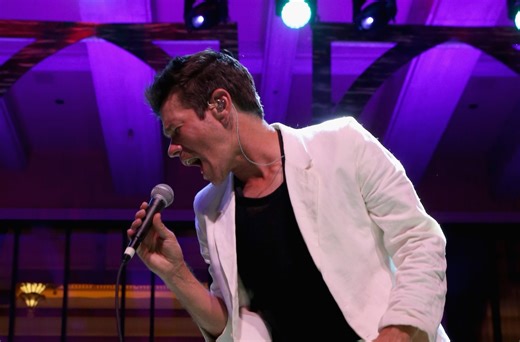 Popular indie rock band reunites for first concert in 18 years