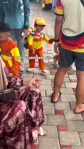 Jemput Adik Beda 15 Tahun: Pov Jemput Adik Pulang Sekolah